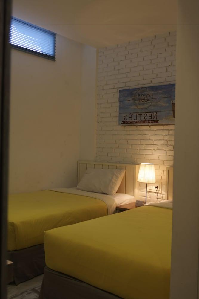 Summerbird - Bed And Brasserie Bandung Exterior photo