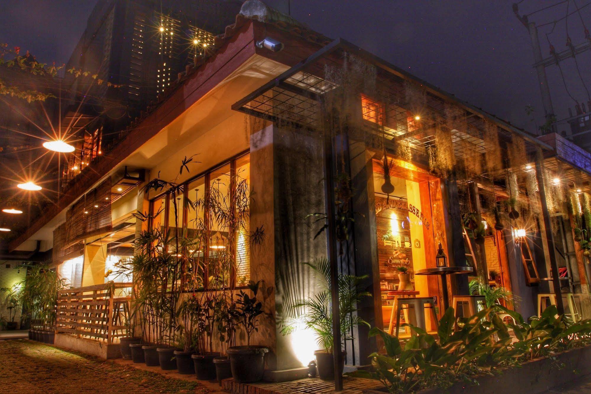 Summerbird - Bed And Brasserie Bandung Exterior photo