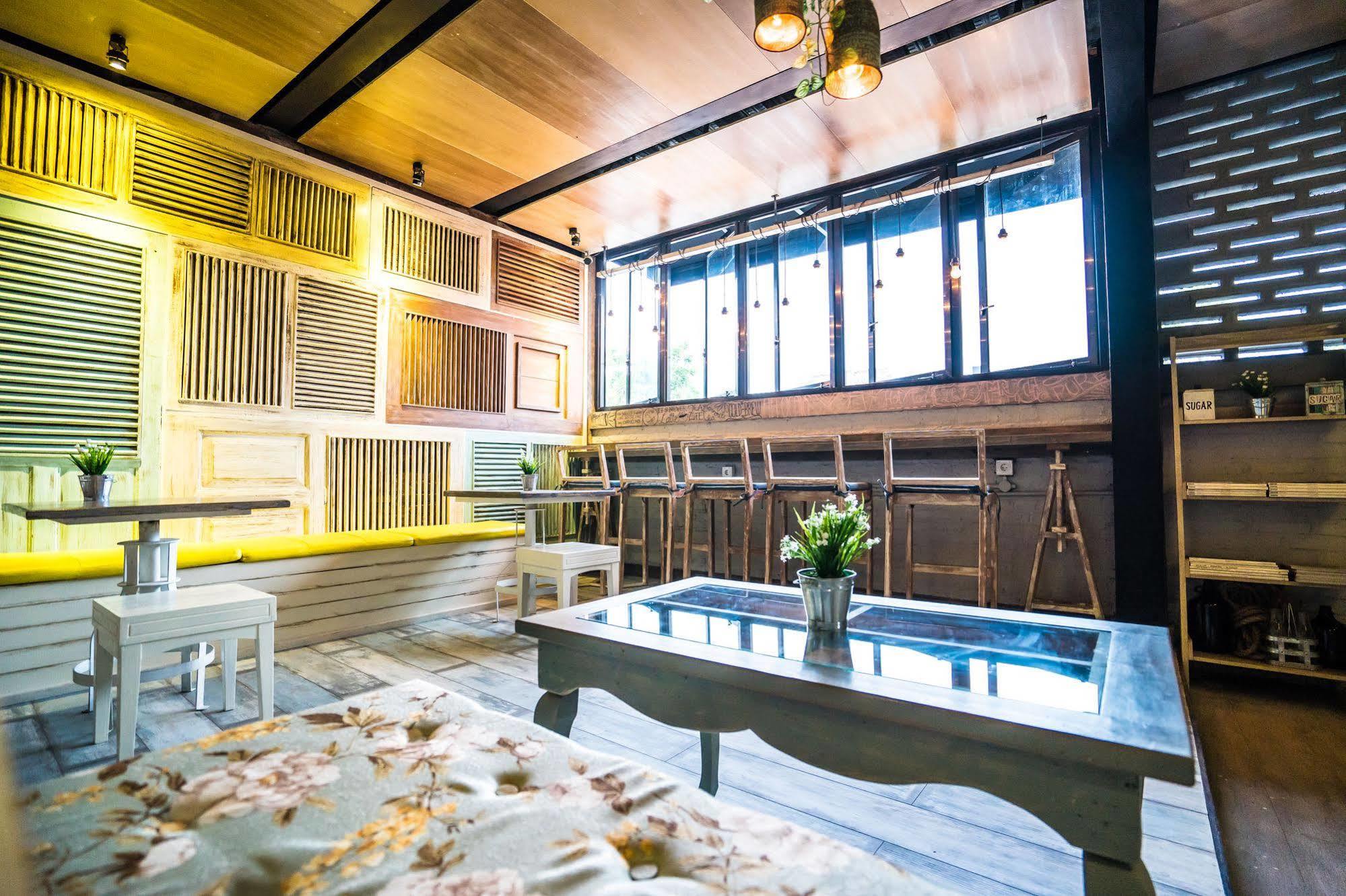 Summerbird - Bed And Brasserie Bandung Exterior photo