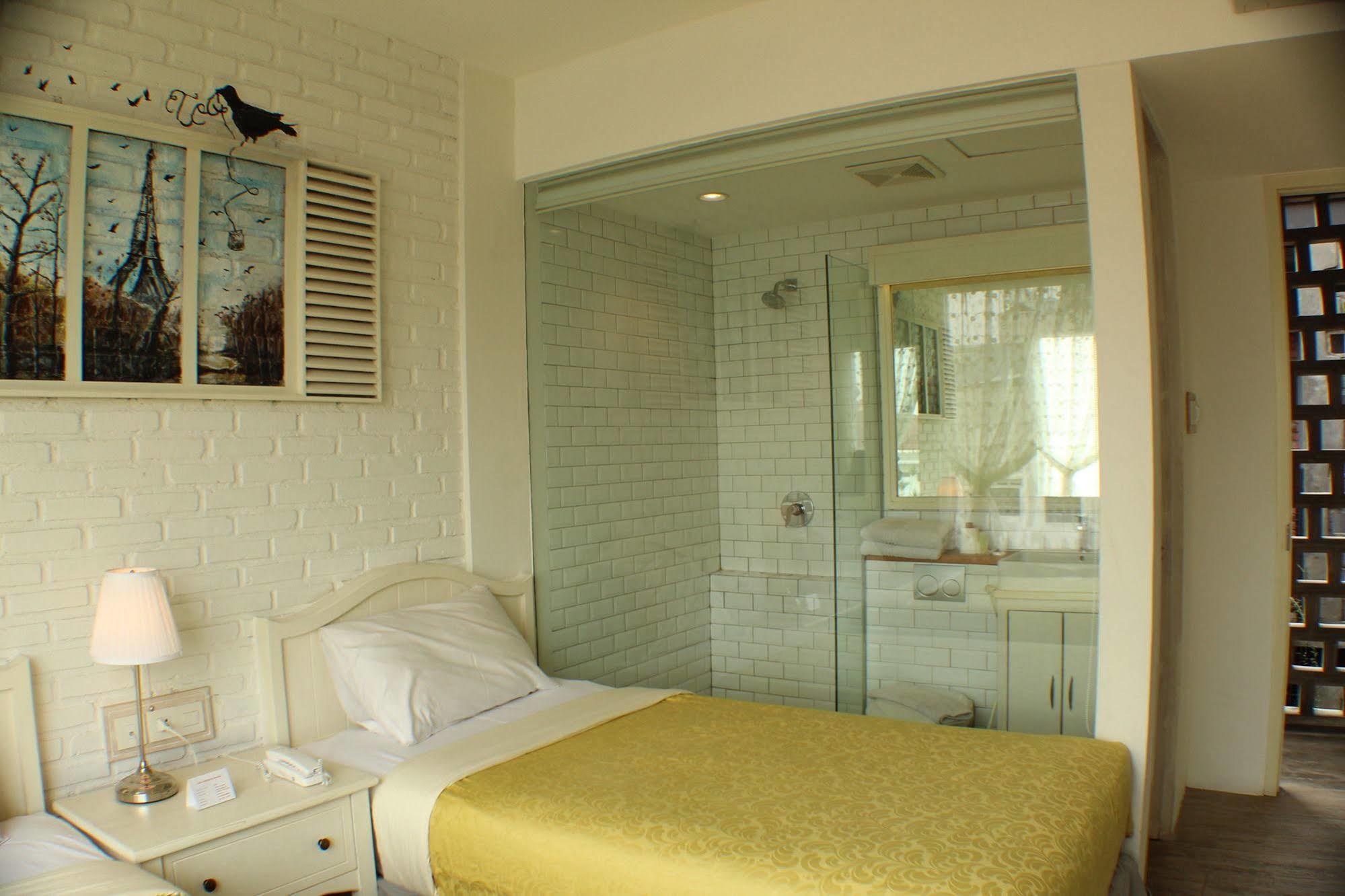 Summerbird - Bed And Brasserie Bandung Exterior photo