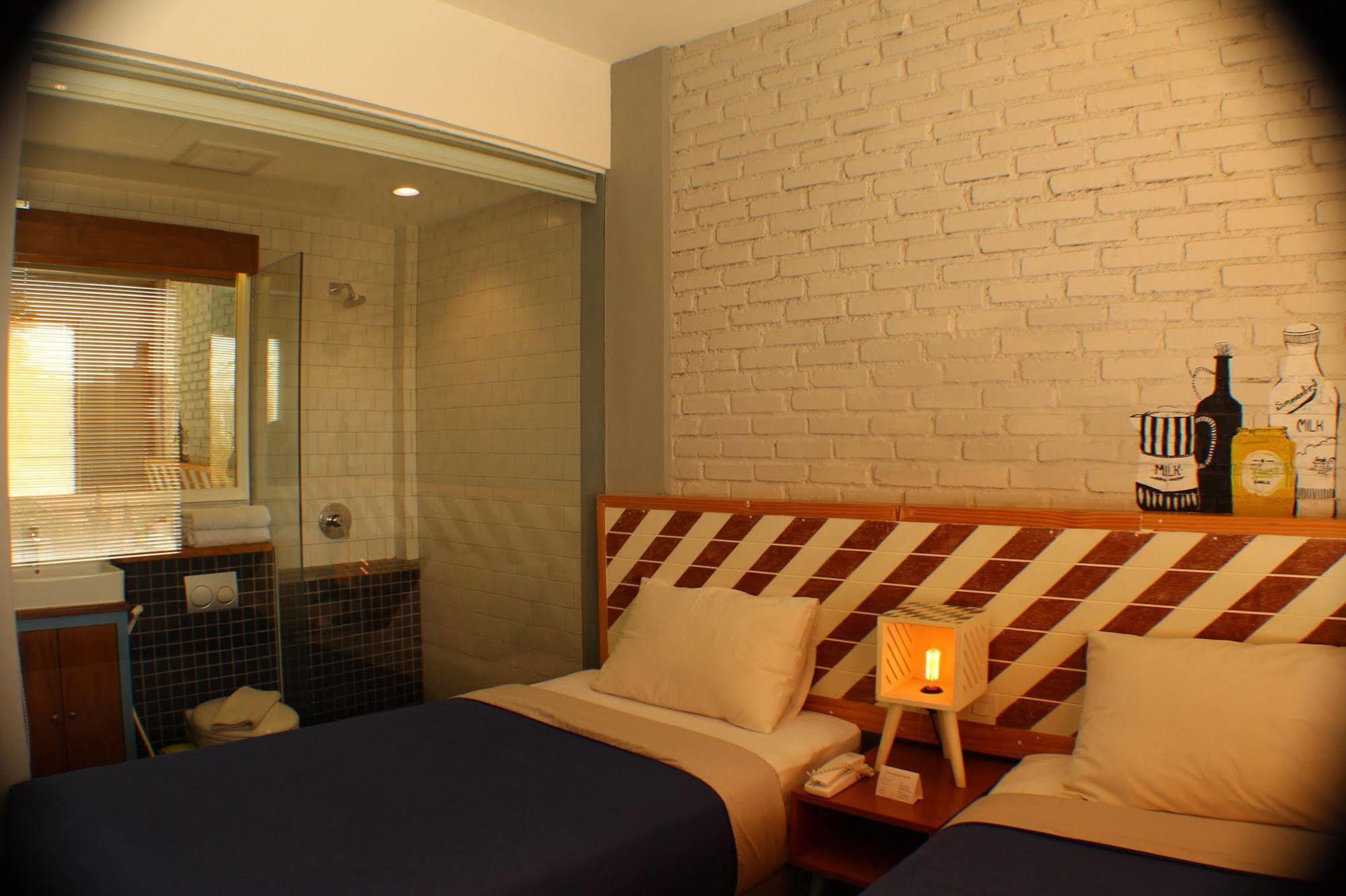 Summerbird - Bed And Brasserie Bandung Exterior photo