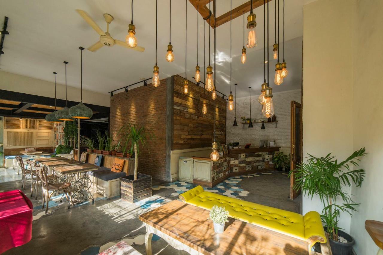 Summerbird - Bed And Brasserie Bandung Exterior photo