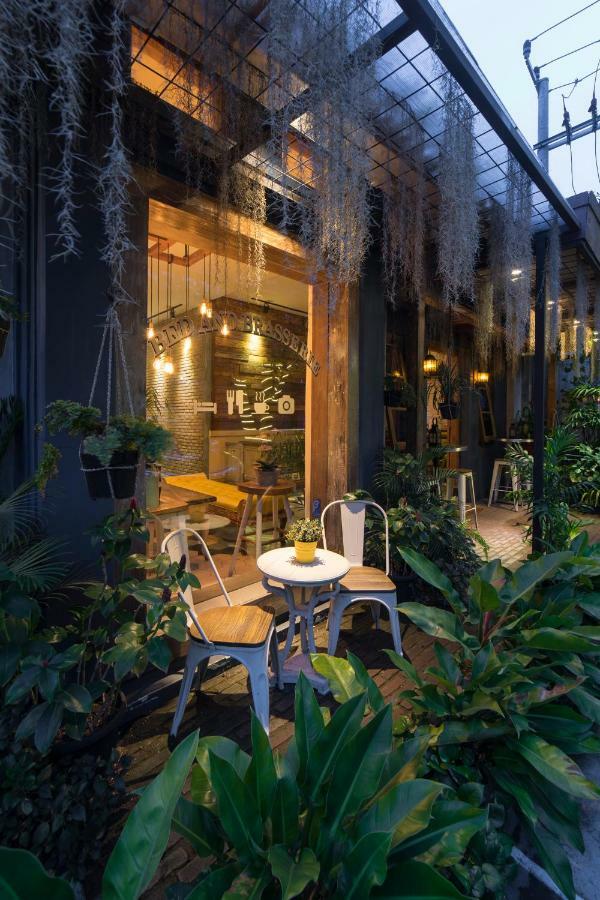 Summerbird - Bed And Brasserie Bandung Exterior photo