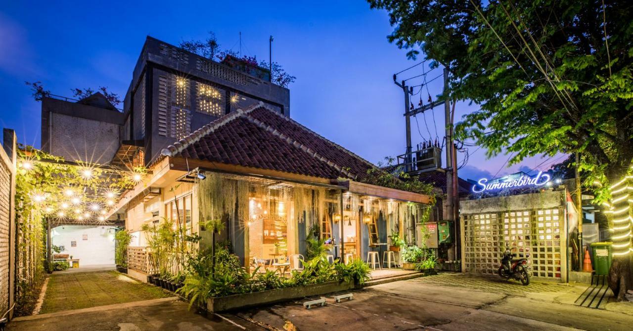 Summerbird - Bed And Brasserie Bandung Exterior photo