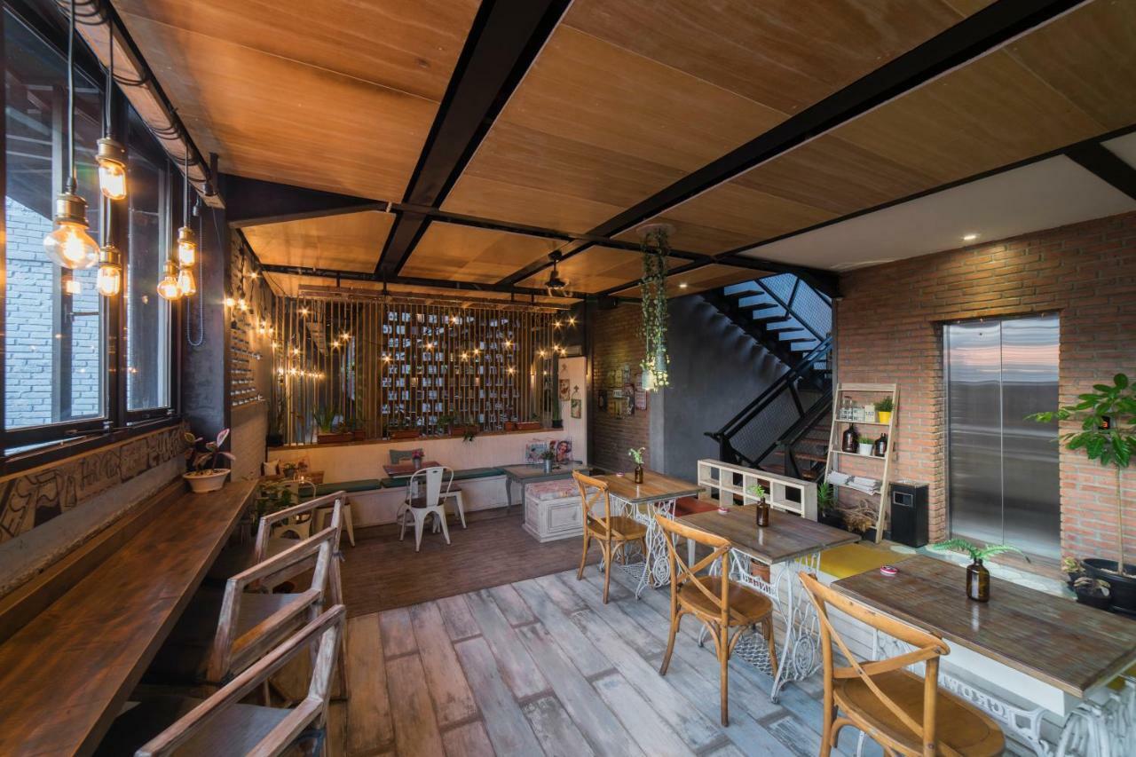 Summerbird - Bed And Brasserie Bandung Exterior photo